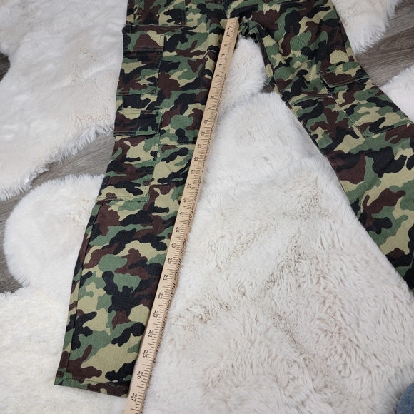 Blue Revival Teddy Cargo Skinny Ankle Camo pants - Picture 5 of 16